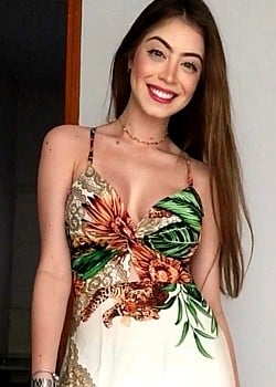 Anna Clara Simoes